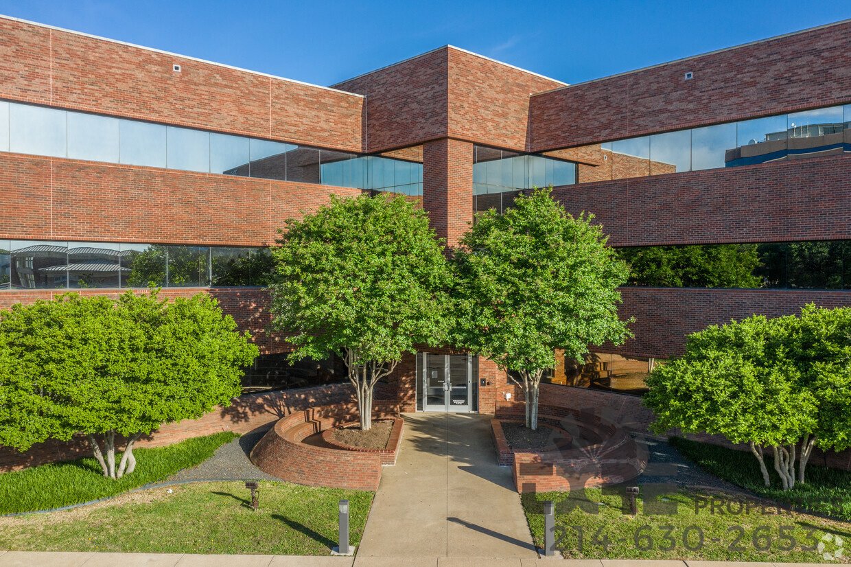 Professionally Landscaped Entry
